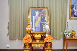 สมเด็จพระเจ้าน้องนางเธอ เจ้าฟ้าจุฬาภรณวลัยลักษณ์ อัครราชกุมารี กรมพระศรีสวางควัฒน วรขัตติยราชนารี พระราชทานบัตรอำนวยพรพร้อมสมุดบันทึกประจำวัน เนื่องในโอกาสวันขึ้นปีใหม่ พุทธศักราช 2566
