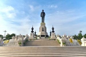 พิธีวางพวงมาลาถวายบังคมพระบรมราชานุสาวรีย์พระบาทสมเด็จพระบรมชนกาธิเบศร มหาภูมิพลอดุลยเดชมหาราช บรมนาถบพิตร เนื่องในวันนวมินทรมหาราช 13 ตุลาคม 2568